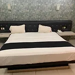 Dluxe Auto Hotel Adults Only