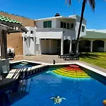 CASA con alberca, súper ubicación. Puerto de Veracruz