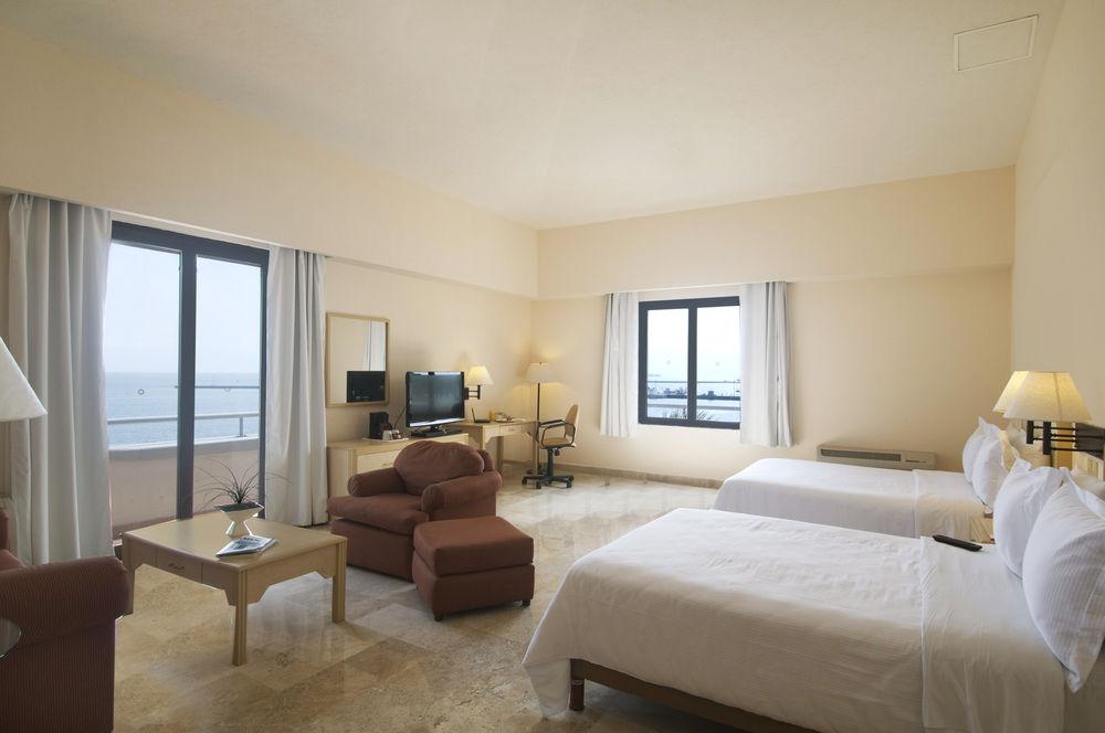 Fiesta Malecon Hotel 4*