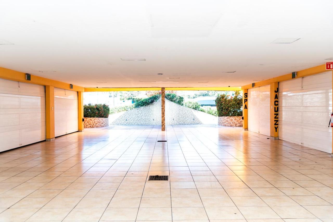 Dluxe Auto Adults Only Hotel