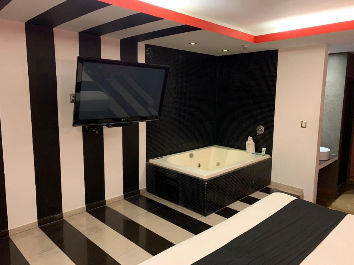 Dluxe Auto Adults Only Hotel