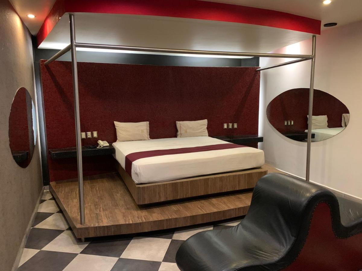Dluxe Auto Adults Only Hotel