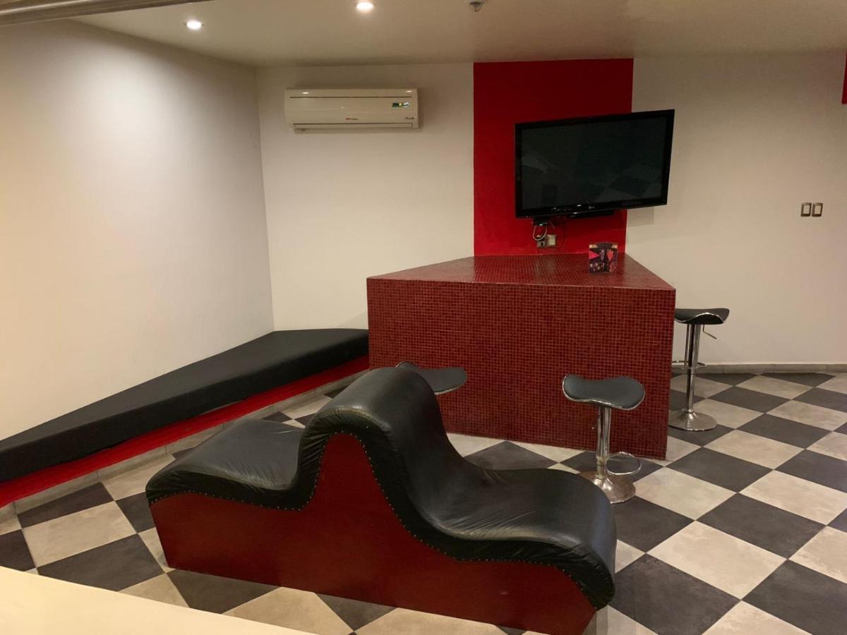 Dluxe Auto Adults Only Hotel