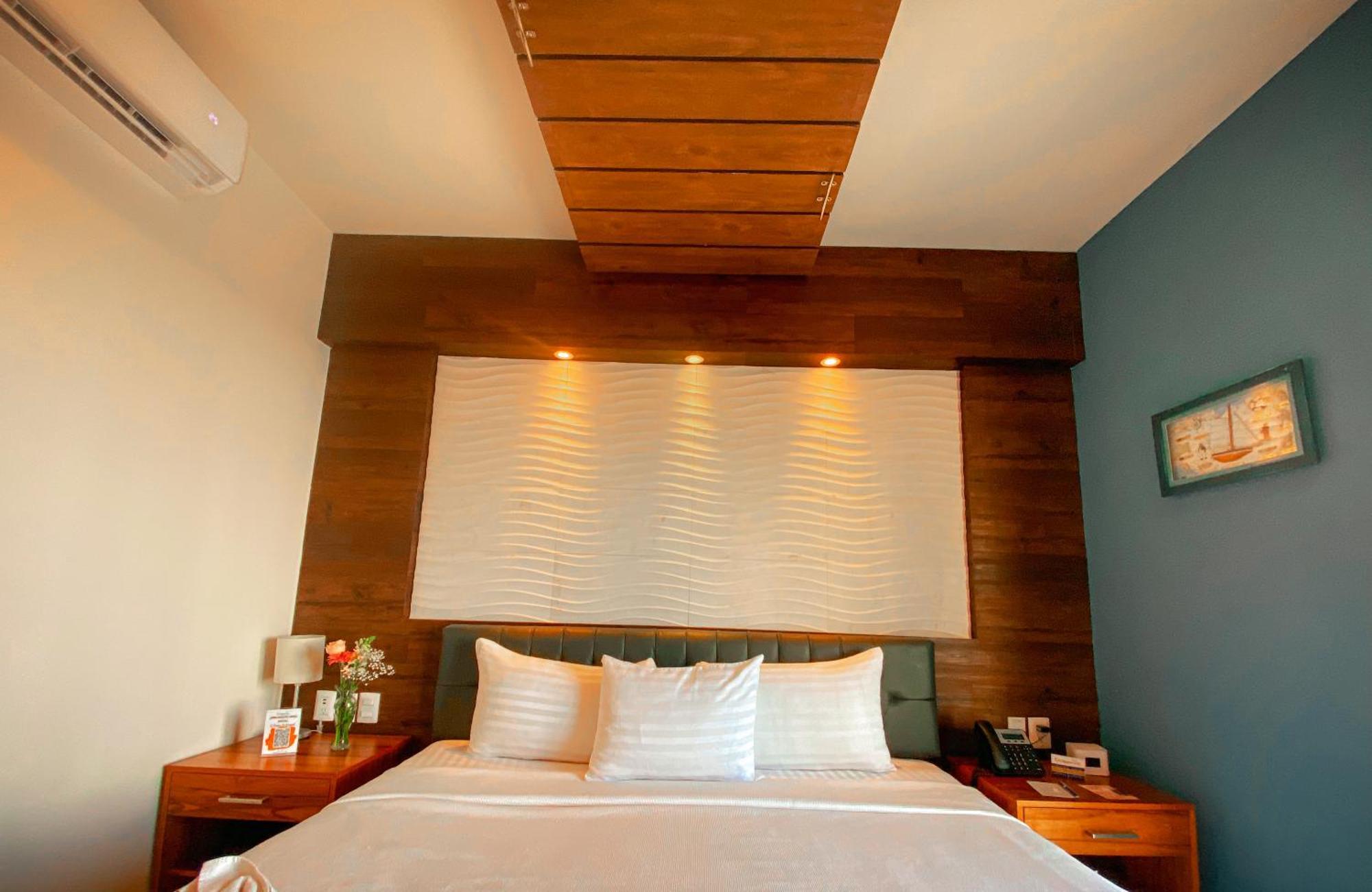 Clipperton Hotel