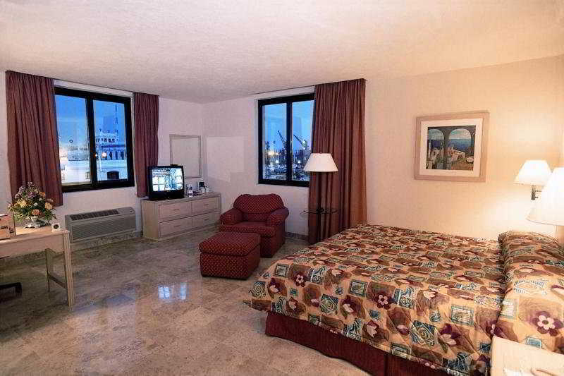 Fiesta Malecon Hotel 4*