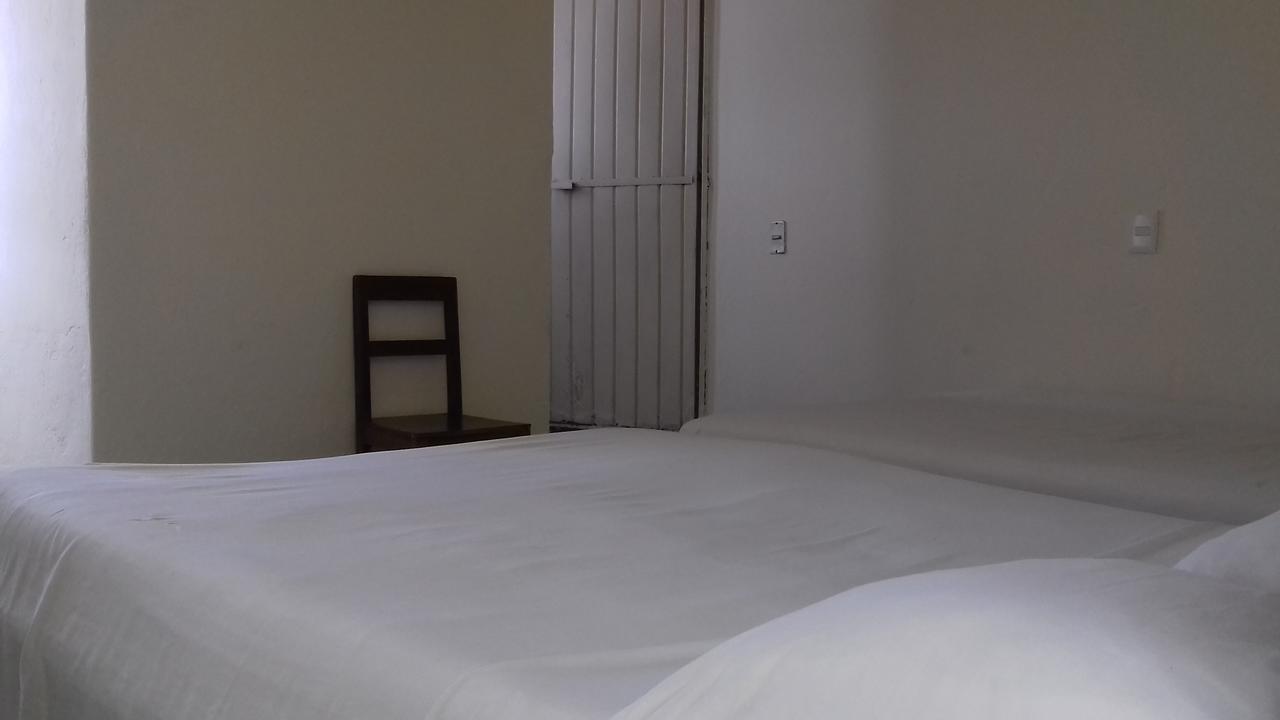 Los Tulipanes Hotel *