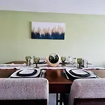 Modern Oceanfront Retreat 2Bd 2Bdr Wifi Pool