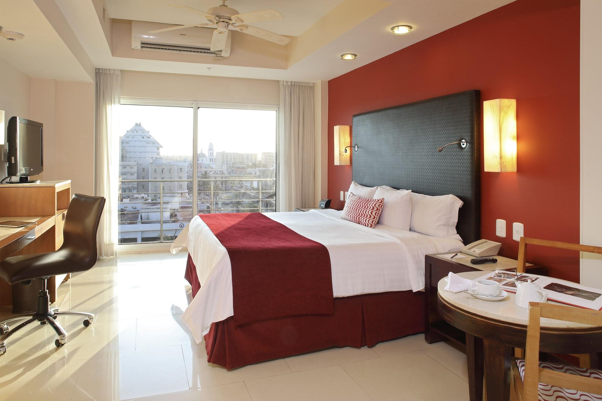 Hotel Emporio 5*