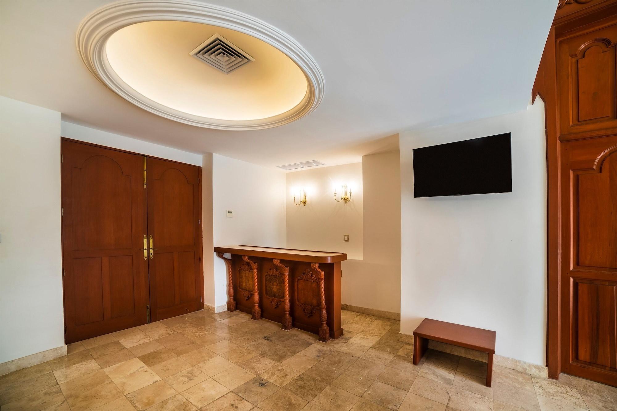 Imperial Hotel 4*