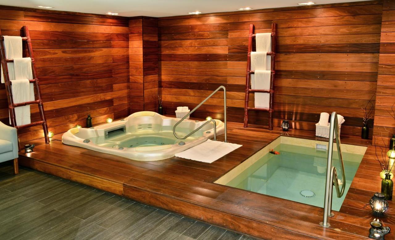 Emporio Hotel 5*