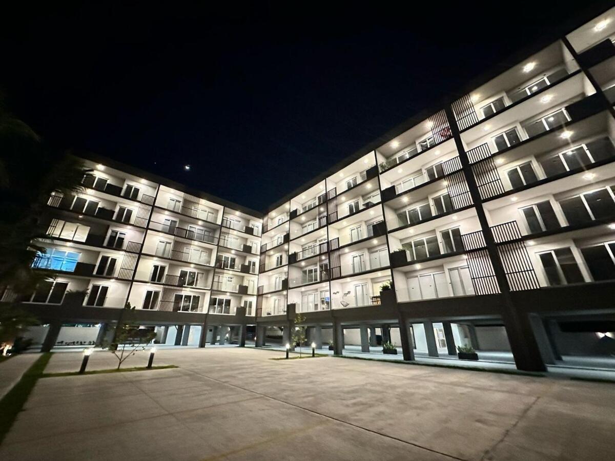 Modern Oceanfront Retreat 2bd 2bdr Wifi Pool *