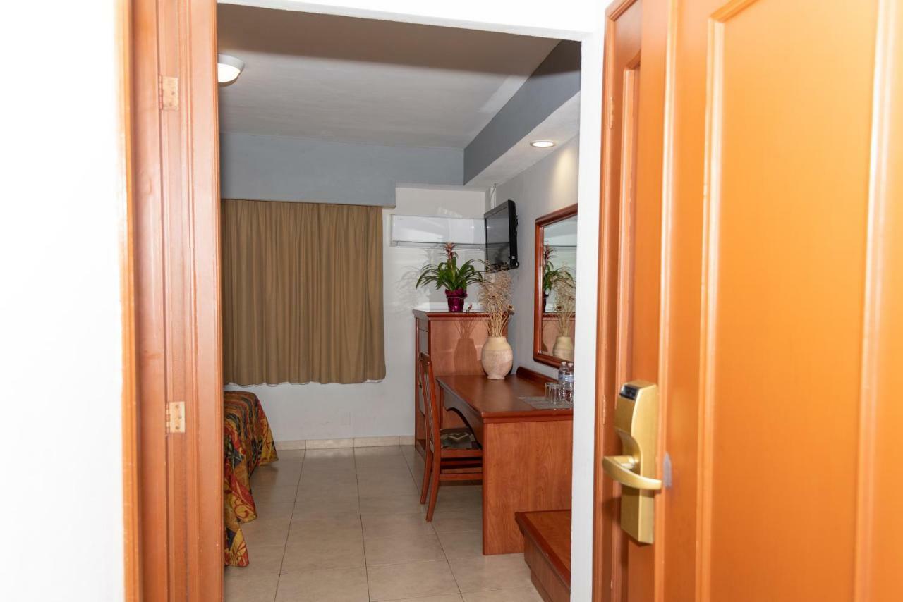 Hotel Impala enfrente al ADO 3*